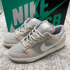 Womens Nike SB Dunk Low Summit White Wolf Grey Size 8
